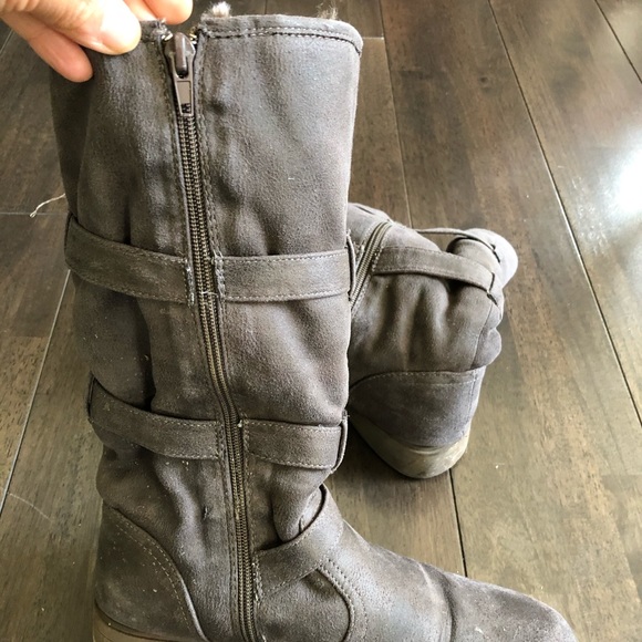 Soft brown/grey suede boots with faux fur lining - Picture 3 of 5